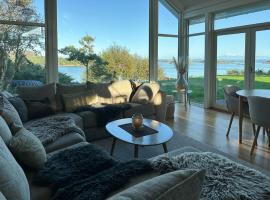 Modern Cabin With Sea View In Bokn，位于Bore的酒店