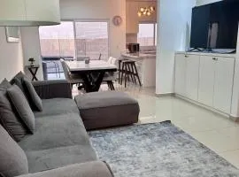 Family home with ocean views 40 minutes from vineyards