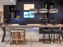 蒂尔堡中心美居酒店，位于蒂尔堡的酒店