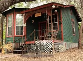 Rustic Victorian-Style Cottage Rental with Clawfoot Bathtub on Hamilton Creek, Texas