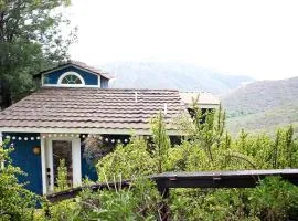 Pet Friendly Charming Cottage with Incredible Views and Hot-tub in Rainbow, California