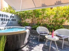 Aqua Bliss Piraeus，位于比雷埃夫斯的酒店