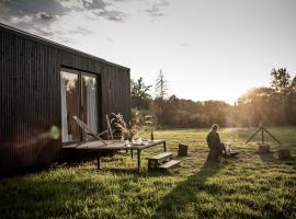 Gorgeous Off-Grid Tiny House Near Antwerp, Belgium，位于Wuustwezel的酒店