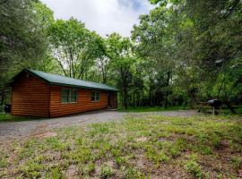 Beautiful Cabin with Hot-tub in Herod, Illinois，位于Herod的木屋