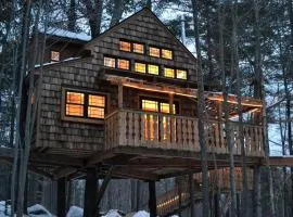 Tree House Rental Ideal for a Unique Getaway near Lake Sunapee in New Hampshire