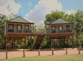 Texas Waterside Escape: Glamping Holiday in a Tented Cabin with Shared Comforts