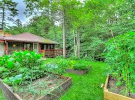 Cozy and Secluded Cabin with a Fireplace in the Poconos Mountains of Pennsylvania