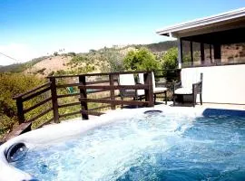 Pet Friendly Fantastic Secluded Cottage with Hot-tub in Rainbow, California