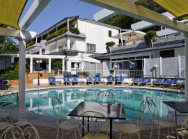 Hotel Villa Poseidon & Events，位于萨莱诺的酒店