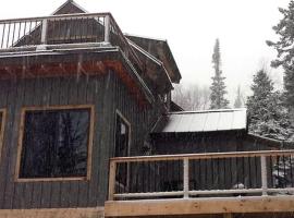 Rustic Cabin Rental with Views of Lake Superior in Minnesota，位于卢森的酒店