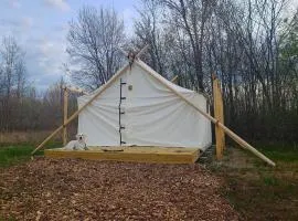 Fabulous Michigan Glamping Getaway near South Haven