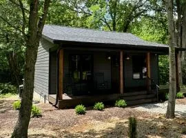 Stunning Cabin with Spa Perfect for Outdoor Sports in Carbondale, Illinois