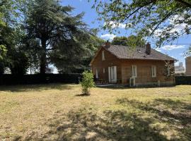 Hébergements le Camp d'Auneau - Aunay Bien，位于Aunay-sous-Auneau的酒店