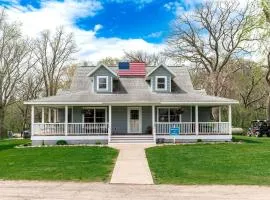 Lakefront Cottage Fully Equipped with Excellent Location in Saint Croix Falls, Wisconsin