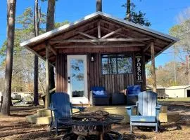 Gorgeous Cabin with Beautiful Views of Toledo Bend Lake for a Relaxing Couples Getaway in Hemphill, Texas
