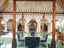 Villa Joglo Kawung - City Centre Paradise with Pool