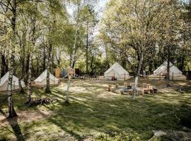 Group Glamping Bell Tents Camp Perfect to Reconnect with Nature in Germany，位于Vorpochten的豪华帐篷