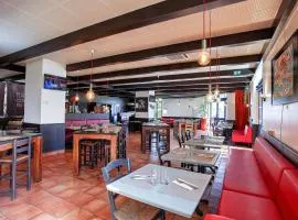 马赛市中心圣查尔斯火车站宜必思酒店