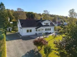 Modern villa near city & nature