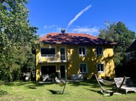 Large Munich house with 4 bedrooms in a quiet and greened villa area near Munich，位于慕尼黑的酒店