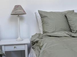 Annas g&aring;rd, stall & pensionat，位于Fj&auml;r&aring;s的低价酒店