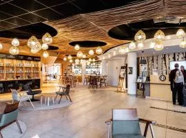 贡比涅南美居酒店