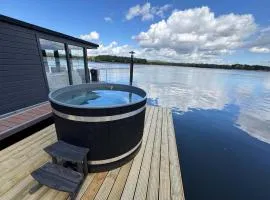 Houseboat Mookerplas met Hottub