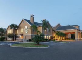 克利尔沃特希尔顿彼得斯堡套房酒店，位于克利尔沃特的酒店