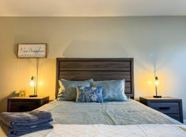 NEW - Mins to Manchester - Concord - Riverfront，位于Hooksett的酒店