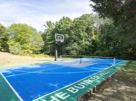 Stay On The Cape Vacation Rentals: Immaculate Home 2 Acres Short Walk To Beach