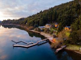 Caba&ntilde;as Puerto Pireo，位于圣卡洛斯-德巴里洛切的带热水浴缸的酒店