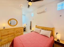 CASA DE PLAYA con PISCINA en SISAL SÚPER EQUIPADA，位于锡萨尔的酒店