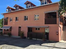 Les Monts Arl&eacute;sien，位于莱昂斯-达赫雷的带泳池的酒店