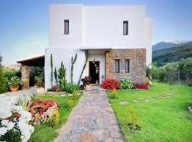 Home with Garden & Pool for All