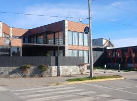 Casa Hotel Trocha Angosta，位于孔斯蒂图西翁的海滩酒店