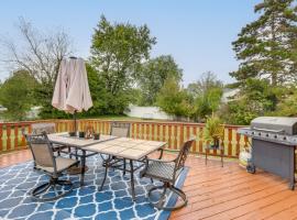 Somerset Home with Large Yard Near Parks and Trails，位于萨默塞特的酒店