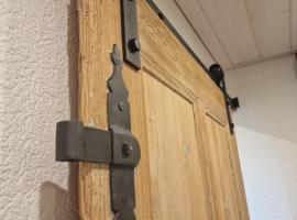 Mirchel Pintli Zimmer 1, Hotel und Restaurant，位于采齐维尔的酒店