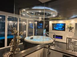 Bed & Wellness Angie，位于阿尔梅勒的带泳池的酒店