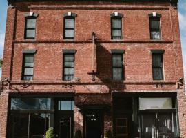 The Bishop Hotel，位于汤森港的酒店