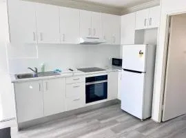 Sunrise Apt 3 - Bright 1BR - Upstairs - Pool View