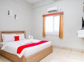 RedDoorz near Taman Rekreasi Selecta，位于玛琅的酒店