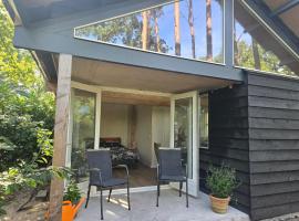 Stijlvol Tiny House in de natuur，位于恩斯赫德的小屋