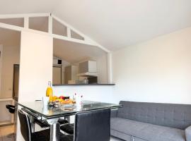 Charmant chalet avec jardin，位于尼斯的酒店