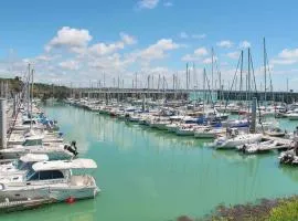 格朗维尔普莱桑斯港宜必思酒店