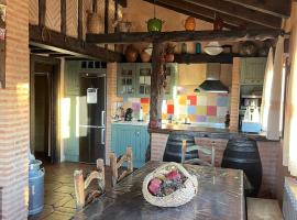 Casa Rural La Charolesa，位于Aguilera的酒店