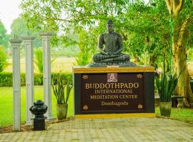 Buddothpado International Meditation Center，位于Anguruwatota的酒店