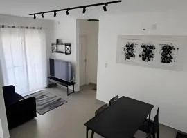Apartamento completo, com vaga, varanda e piscina
