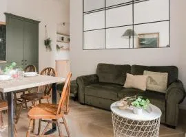 Budapest Escape Walk to Buda Eye & Fashion Street