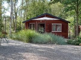 Domek nad jeziorem Strykowskim，位于Sapowice的酒店