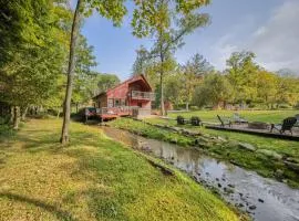 Willow Brook Getaway Hot Tub, Deck in Mifflinburg